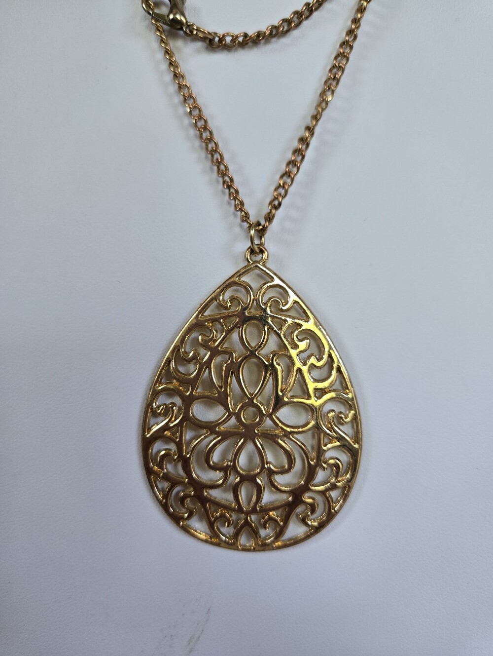 N-108-Gold Tone Fashion Filigree Teardrop Pendant Necklace